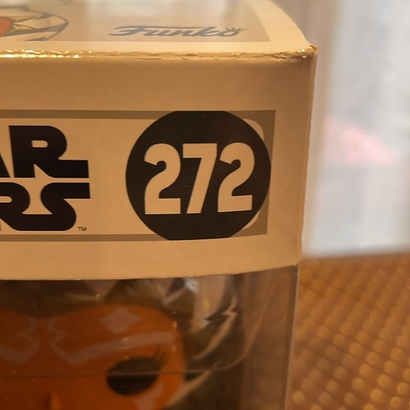 Funko Pop Ahsoka 272 Hot Topic Exclusive New - Picture 2 of 10